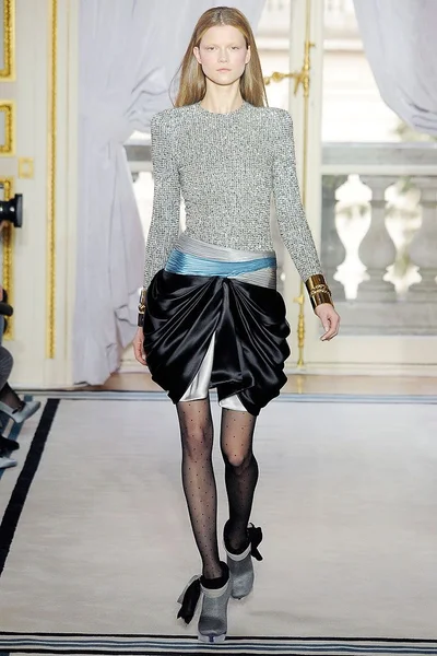 Look 2